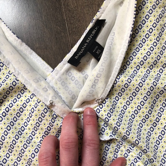 Banana Republic Sleeveless Blouse -XS - Picture 4 of 6